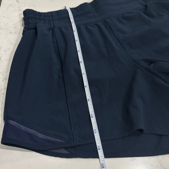 Lululemon Hotty Hot High-Rise Lined Shorts 4” graphite grey & navy size 8 - Picture 15 of 16